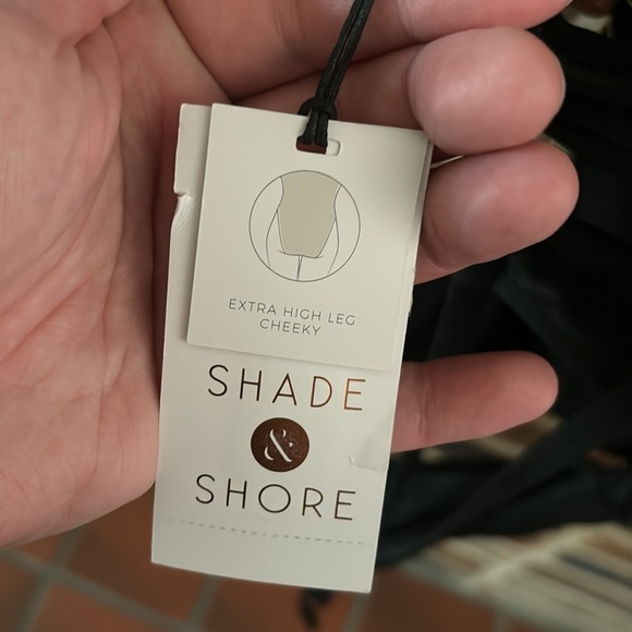 Women’s Shade & Shore One Piece Swimsuit, Size Medium (8-10), Black - Picture 5 of 9